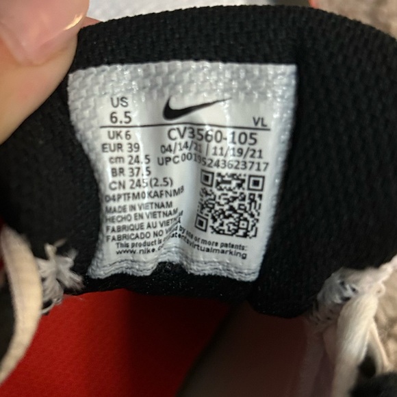 NWOT Nike Alpha Huarache Elite 3 Turf ‘White Bright Crimson’ Men 6.5 / Women 8 - Picture 7 of 7